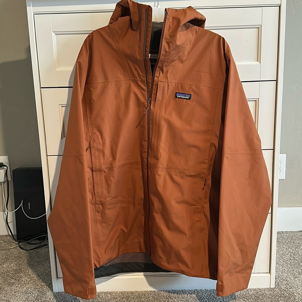 Men’s Patagonia Boulder Fork Rain Jacket. Color Robin Brown, Size XL